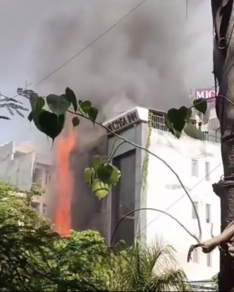 Delhi ke Malviya Nagar mein Restaurant-Hotel mein Bhishan Aag, Mauton ki Tadaad 21 Tak Pahunchi